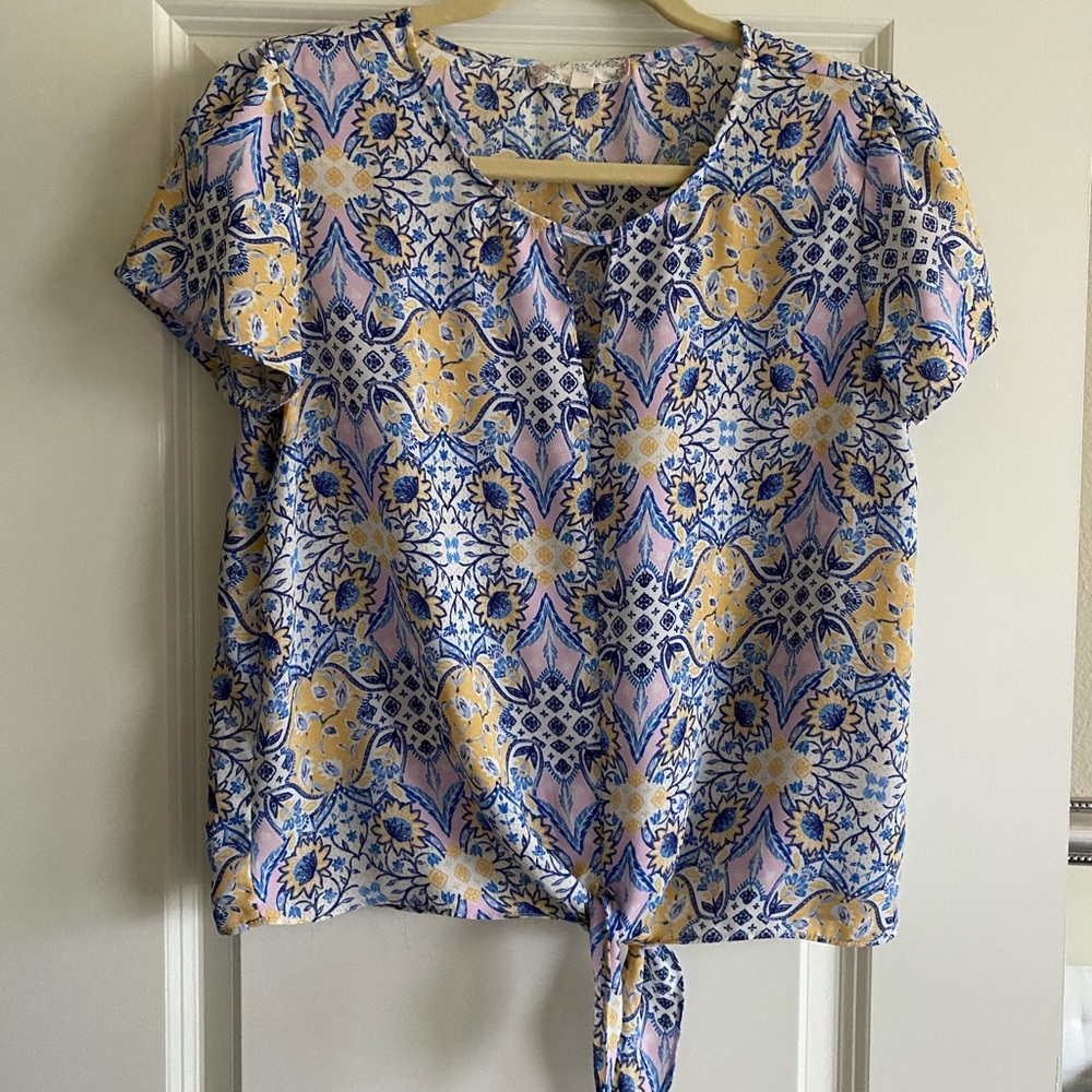 Blue floral top with knot